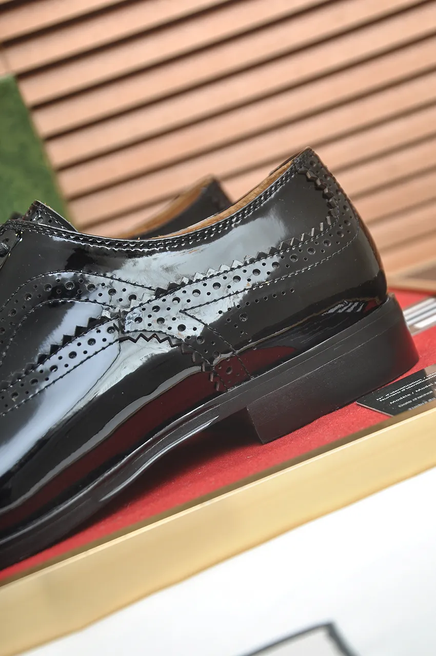 Men's shoes💰660💶 Brand: GUCCI (Gucci) Standard code: Men's code 39/44 (45/46 can be customized) Grade: Same as the official website Original quality Material: Original cowhide Water-dyed cowhide lining Original rubber outsole Style category: Men's fashionable casual leather shoes Distinguished big-name luxury elements top luxury Color: Actual picture